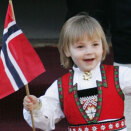 Prinsesse Ingrid Alexandra møter barnetoget på Skaugum  (Foto: Erlend Aas, Scanpix) 